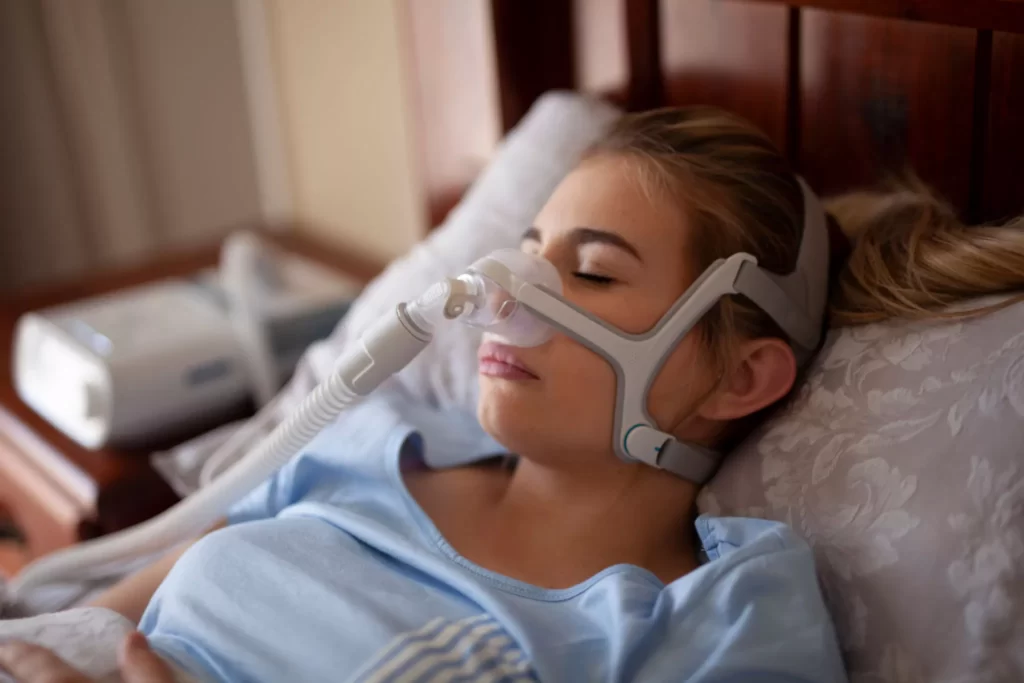 A patient wearing a device that treats obstructive sleep apnea