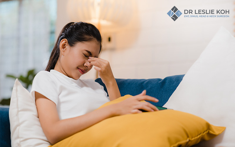 woman in pain clutching her nosebridge